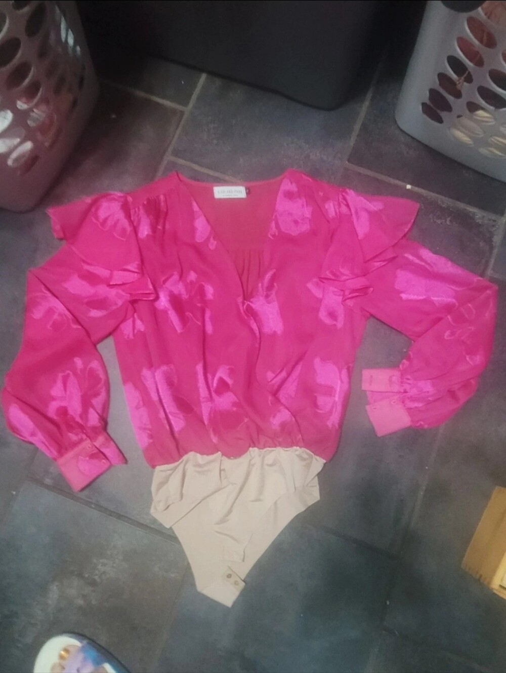 Highland Park Fuchsia Ruffle V-Neck Bodysuit Blouse - Women Tops Size Small NWOT - Picture 3 of 3